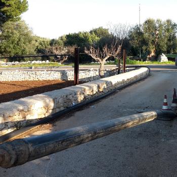 09/02/2018 Polignano a mare: sottopassaggio provinciale per collegamento linea elettrica BT per abitazione privata