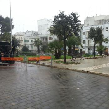 01/03/2018 perforazione in una piazza nel centro di Ostuni